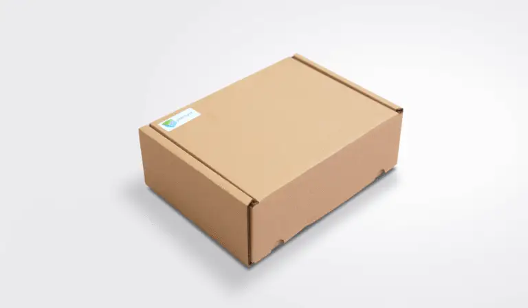 Uzavřená poštovní krabice se zabaleným hardware